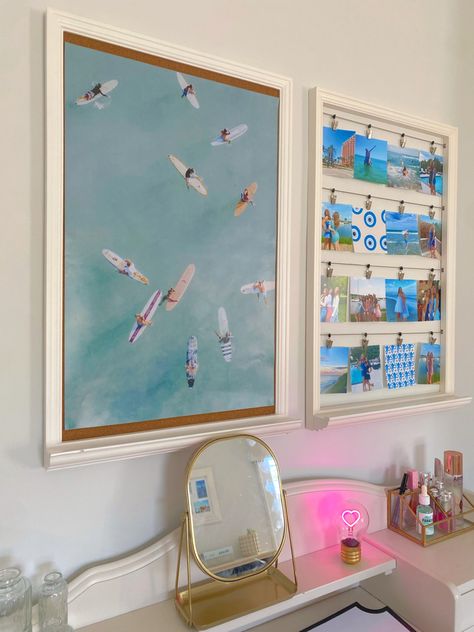 Summer Bedroom Inspirations, College Dorm Room Ideas Urban Outfitters, Colorful Beach Room, Beach Theme Dorm, Beachy Dorm Room Ideas, Coastal Room Ideas, Beach Apartment Decor, Beachy Apartment, Coastal Bedroom Decor