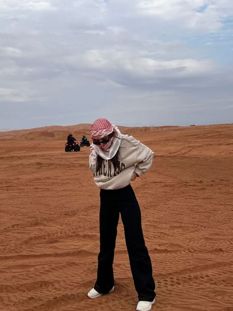 Tourist Clothes, Boys Covering Face, Desert Outfit, Asthetic Picture White And Black, Gentleman Aesthetic, Best Friend Pictures Tumblr, Hijab Style Tutorial, Cute Ear Piercings, Arabian Beauty Women