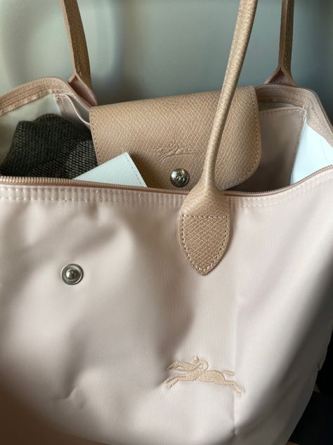 Light Pink Longchamp, Long Champ Bag, Longchamp Medium, Long Champ, Longchamp Bag, School Tote, Italy Outfits, Luggage Backpack, Stockholm Fashion