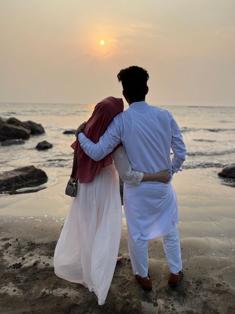 Islamic Pictures Boy, Best Friend Thoughts, Muslim Couple, Muslim Couple Photography, Cute Muslim Couples, Cute Relationship Photos, Best Poses For Pictures, Cute Friend Pictures, Love Couple Photo