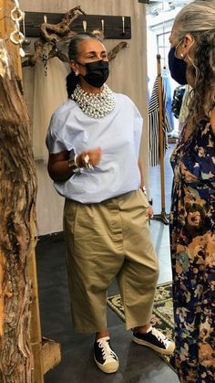 Fashion Layering Summer, Fall Street Style 2022 Women, Metallic Plus Size Outfit, Kaye Wright Fashion, Moroccan Street Style, Eclectic Outfits For Women Summer, Chic Street Styles 2023, 52 Degree Weather Outfit, Jacket On Waist