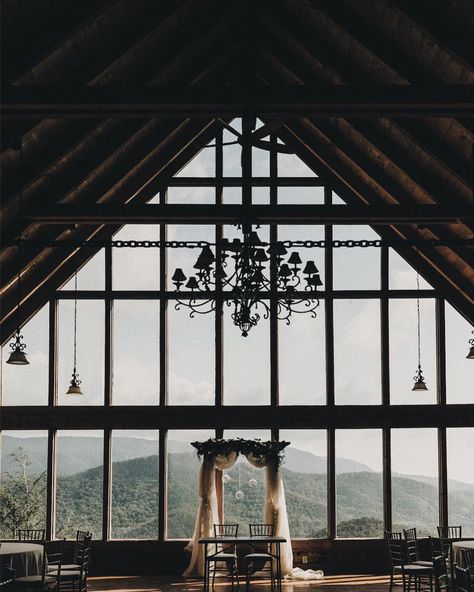 tennessee mountains wedding venue Rustic Bohemian Wedding, Tennessee Wedding Venues, Los Angeles Photography, Mountain Wedding Venues, Wedding Portrait Photography, Wedding Photography Tips, Tennessee Wedding, Morning Sun, Indoor Wedding