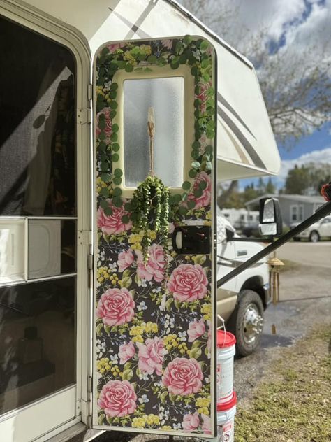 12 Camper Door Makeover Ideas for Interior and Exterior Doors | RV Inspiration Diy Trailer Decor Ideas, Rv Door Decor, Painted Camper Interior, Black Camper Exterior, Rv Wall Paneling Ideas, Rv Front Door Ideas, Cute Camper Ideas, Mini Camper Remodel, Rv Sliding Door Remodel