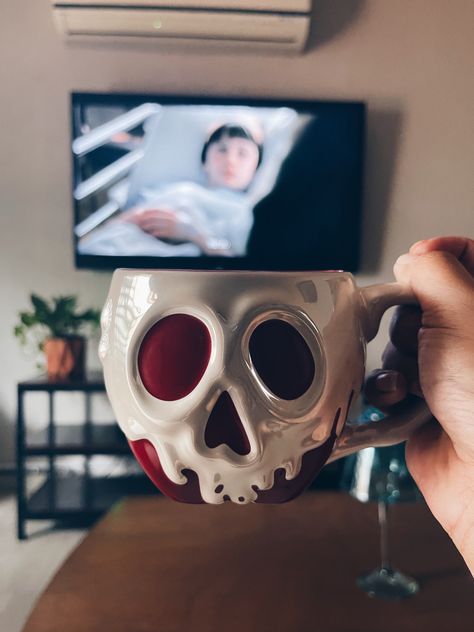 Mug Art Paint, Monster Mugs, Clay Monsters, Poison Apple, Halloween Facts, Cute Furniture, Horror Themes, Diy Fan, Clay Art Projects