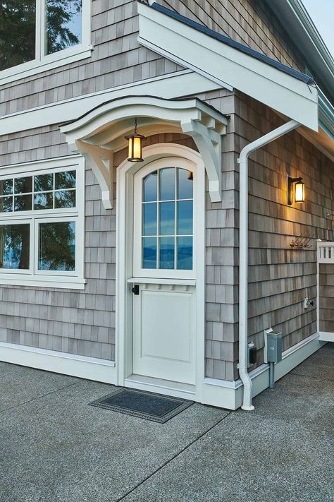 Beach House Getaway, Cape Cod House Exterior, Nantucket Style Homes, Spa Like Bathrooms, Siding Ideas, Window Roof, Lake Houses Exterior, Sweden House, Nantucket Style