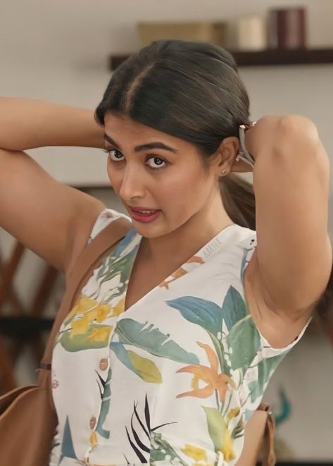 Pooja Hegde, Bollywood Hairstyles, Indian Actress Hot Pics, Actress Photos, Actresses, On Instagram