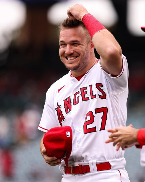 Mike Trout turned 32 8/7/2023 Crush Cake, Yankees Jersey, Anaheim Angels, Mike Trout, Handsome Guys, Major League Baseball, Anaheim, Major League, Mlb