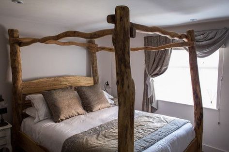 15 Elegant Four Poster Bed Frames to Transform Your Bedroom - Northern Feeling Post Bed Frame, Four Poster Bed Frame, Log Bed, Diy Bunk Bed, Canopy Bed Frame, Country Bedding, Rustic Wood Furniture, Four Poster Bed, Vintage Inspired Decor