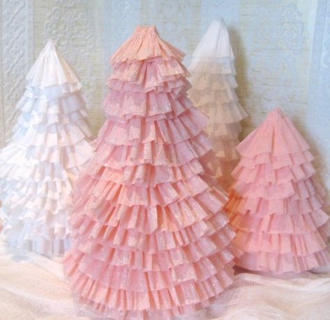 Crepe Paper Christmas Trees Paper Christmas Trees, Cheap Christmas Crafts, Paper Trees, Christmas Tree Cupcakes, Cupcake Ornament, December Crafts, Shabby Chic Christmas, Paper Christmas Tree, Cheap Christmas