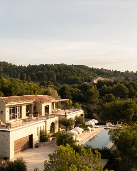 Property of the Week: Mas Arcoules, Provence Discover the charm of Provence at Mas Arcoules, an 18th-century farmhouse set in the heart of the region’s celebrated wine country. Surrounded by olive groves and stunning views of the Alpilles, this luxurious retreat offers a perfect blend of rustic elegance and modern comfort. Unwind by the pool, enjoy alfresco dining, and explore the nearby vineyards and villages for a true taste of Provence. #Provence #FrenchWineCountry #LuxuryVillas #TheLux... French Wine Country, Vineyard House, Villa France, Century Farmhouse, Alfresco Dining, Italian Decor, Al Fresco Dining, Infinity Pool, Natural Tones