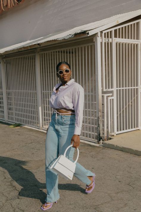 Lilac Purple Outfit, Lilac Clothes, Outfit Inspo Purple, White Bag Outfit, Jacquemus Le Grand Chiquito, Le Grand Chiquito, Lilac Heels, Bag Jacquemus, Split Hem Jeans