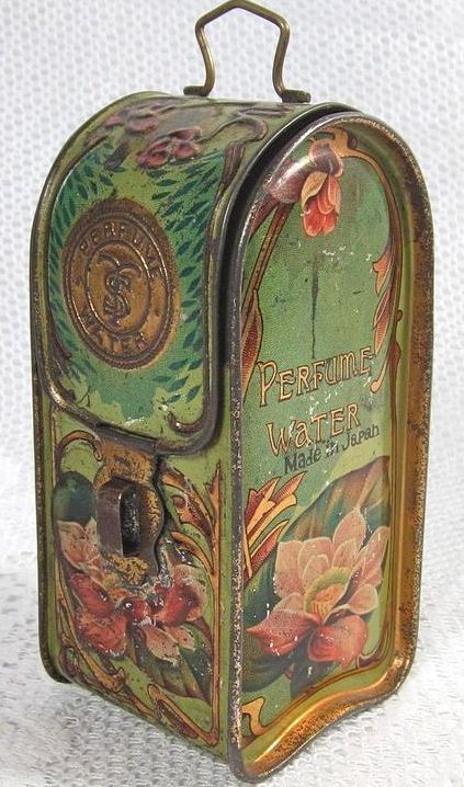 17 Best ideas about Vintage Tins on Pinterest | Tins, Vintage diy ... Japan Journal, Old Tins, Water Lotus, Box Perfume, Bottle Container, Flowers Water, Antique Tins, Decoration Shabby, Lata Vintage