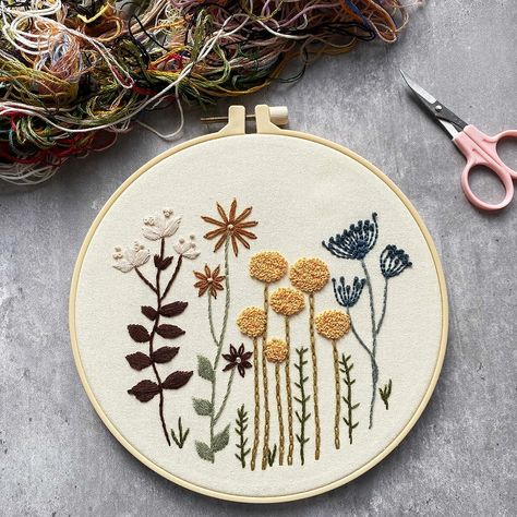 Beautiful and easy to follow embroidery kit. The end result is pretty enough to use as a gift or a decoration. Embroidery Wildflowers, Wildflower Embroidery, Pattern Cross Stitch, Plant Pattern, Embroidery Kit, Cross Stitch Kits, Amazon Art, Sewing Stores, Embroidery Kits