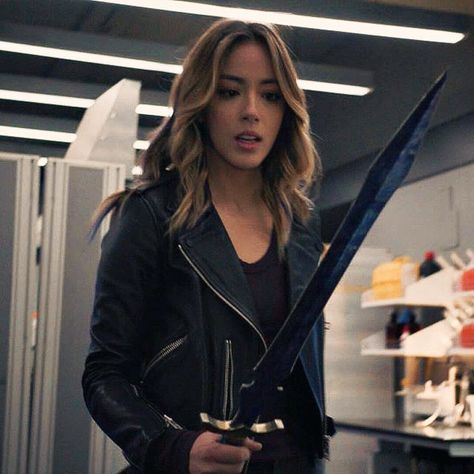 Daisy Johnson Marvel, Agents Of Shield Daisy, Chloé Wang, Avengers Women, Avengers Aesthetic, Shield Cast, Marvel Shield, Chloe Bennett, Daisy Johnson