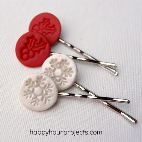 Christmas-Themed Winter Hair Pins With Polymer Clay at www.happyhourprojects.com Hair Pins Diy, Fimo Polymer Clay, Clay Christmas, Polymer Clay Christmas, Fimo Clay, Diy Hair Accessories, Stamped Jewelry, Christmas Jewelry, Diy Clay