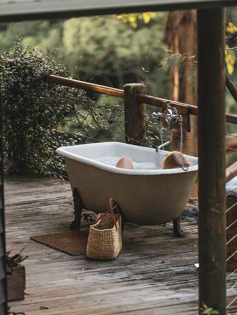 "The beautiful Farm House is located in an idyllic corner of the Byron Bay Hinterland. With the outside bathtub on the front veranda." Riparide Story 'Coomera Farm Guest House at Fernleigh' by @byron.photography. -⠀ 🏡 Coomera Farm Guest House is located in Fernleigh, North Coast, NSW, it sleeps 2, and costs from $250 per night. Follow the link provided to book via Byron's story.⁠⁠ 🌲 Regional Escapes for the Soul. #Riparide #LiveFully Farm Guest House, Outside Bathtub, Tub Outside, Byron Hinterland, Bath Outside, Australian Country Houses, Front Veranda, Glamping Ideas, Australian Country