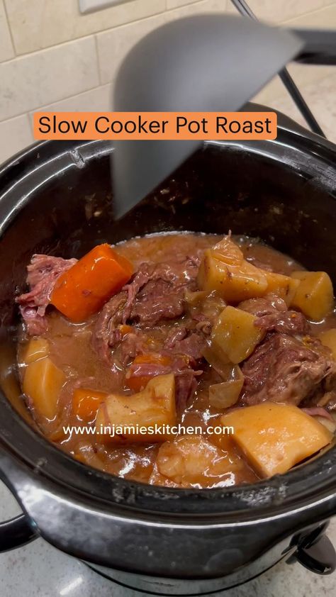 This is an easy dinner recipe doesn’t take long to prepare. The slow cooker does all of the heavy lifting so that dinner is ready when you are. Quick and easy dinners that are all in one pot are a dream during the week. This is perfect if uou need to meal prep and dump and go in the morning. Pot Roast is a hearty meal that your family will love. Enjoy a delicious slow cooker beef meal. It is bound to wow friends. Roast Beef Crock Pot Recipes, Slow Cooker Pot Roast, Pot Roast Crock Pot Recipes, Quick Meal Prep, Slow Cooker Stew, Easy Crockpot Dinners, Slow Cooker Recipes Beef, Slow Cooker Roast, Dump Meals