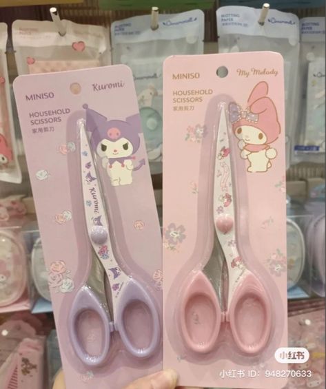 💜💖 Hello Kitty School, Pretty School Supplies, Stationery Obsession, Cute Stationary School Supplies, Cute School Stationary, Kawaii School Supplies, Cool School Supplies, Study Stationery, Stationery Essentials