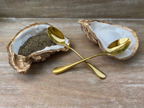 Formal Dining Room Table Decor, Pepper Dishes, Formal Dining Room Table, Room Table Decor, Gold Spoon, Dining Room Table Decor, Top Decor, Oyster Shells, Salt And Pepper Set