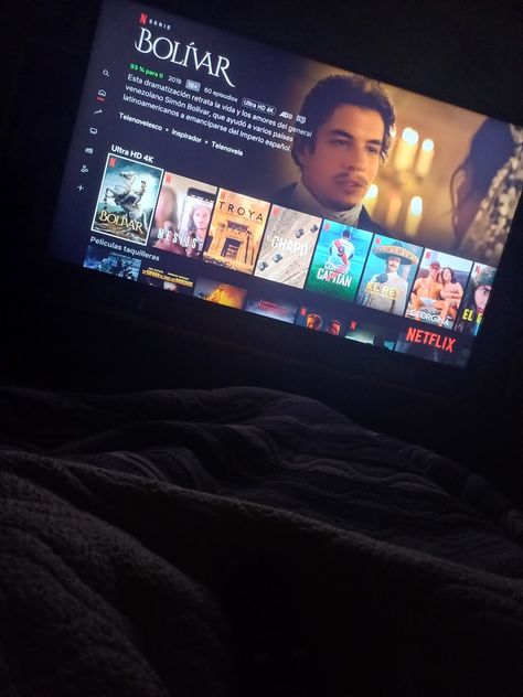 Netflix Fake Story, Netflix Tumblr, Movie Night Photography, Movie Theater Aesthetic, Bff Hands Aesthetic, Aesthetic Space, Fake Pictures, Photo To Video, Movie Theater