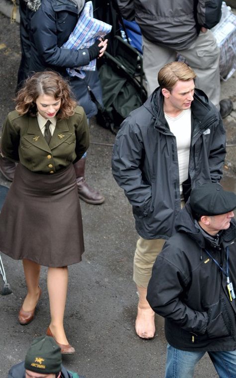 Agent Carter Costume, Peggy Carter Costume, Captain America Peggy Carter, Peggy Carter Cosplay, Superhero Captain America, Captain America Cosplay, Steven Grant Rogers, Nerd Outfits, Women Wearing Ties