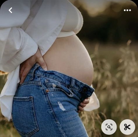 Maternity Pictures Jeans White Shirt, Mom Jeans Maternity Shoot, Maternity Photography With Jeans, Close Up Maternity Pictures, Maternity Photo Shoot Ideas Jeans, Jeans Pregnancy Photoshoot, Jeans And Bra Maternity Shoot, Maternity Photography Single Mom, Maternity Photos In Jeans