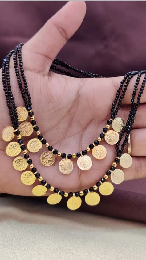 Coral Mangalsutra, Fashion Jewelry Necklaces Gold, Coral Jewelry Set, Antique Necklaces Design, Black Beads Mangalsutra Design, Antique Gold Jewelry Indian, Beads Designs, Gold Mangalsutra Designs, Pearl Necklace Designs