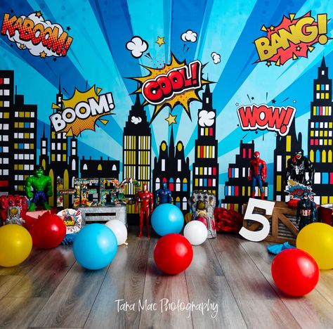 Comic book superhero set Superhero Photoshoot, Superhero Backdrop, Family Photography Studio, Family Holiday Pictures, Power Ranger Birthday, Backdrops Kids, Photoshoot Backdrops, Batman Pictures, Spiderman Party