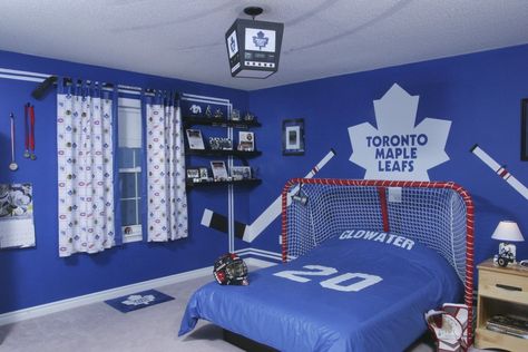 hockey net headboard (rethink not curved).  Nice idea, but would love some functionality. Kids Hockey Bedroom, Hockey Room Ideas, Hockey Room For Boys, Hockey Bedroom For Boys, Hockey Bedroom Ideas, Hockey Kids Room, Hockey Themed Bedroom, Boys Hockey Bedroom, Hockey Themed Room