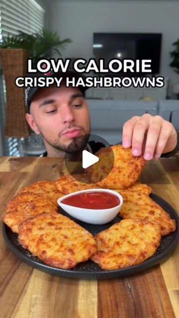 prochefclips on Instagram: "Perfect Crispy Hash Browns! 😋 These awesome crispy crunchy hash browns hit the spot every time!🙌 From the fantastically crispy outside, to the nice soft flavor BLASTING inside.🤤 This is a perfect weight loss or just healthy snack/breakfast, and can be reheated anytime so you can reach your new years goals. It's easy, simple, healthy, and fast!👌 They are surprisingly easy to make, comment "recipe" for full recipe DM to you! Follow us: @prochefclips for more recipes, and we'll follow you back in a day!❤️ Make sure to like if you want to see more reels like this!👍 Thanks!❤️ Credit: @_aussiefitness #hashbrowns #hashbrown #potato #betterthanmcdonalds #healthylifestyle #healthy #healthyrecipes #healthyfood #highprotein #highprotienfoods #recipes #recipe #reci Crispy Hashbrowns, High Protein Meal Prep, Low Fat Cheese, Hashbrown Recipes, High Protein Low Calorie, Favorite Cookbooks, Protein Recipes, Dandelion Recipes, No Calorie Foods