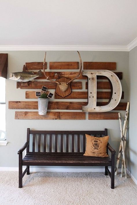 Pallet Wall Ideas, Man Cave Inspiration, Room Ideas Men, Joanna Gaines House, Wooden Pallet Wall, Pallet Projects Wall, Pallet Wall Decor, Deer Heads, Diy Pallet Wall