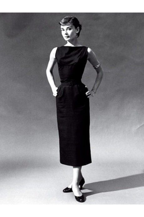 Audrey Hepburn in a Coco Chanel little black dress. Coco Chanel Little Black Dress, Chanel Black Dress, Chanel Little Black Dress, Designed Clothes, Black Dress Accessories, Coco Chanel Fashion, Black Dresses Classy, Chanel Dress, Vintage Black Dress