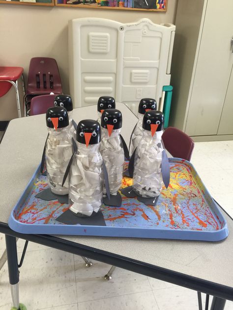 Penguins made from coffee creamer bottles. Used black Krylon Fusion spray paint to paint the tops. Had children rip white construction paper to put inside the bottles. Coffee Creamer Container Crafts, Coffee Creamer Crafts, Coffee Creamer Bottle Crafts, Coffee Creamer Bottles, Coffee Creamer Container, Creamer Bottles, Creamer Container, Home Drawing, Paint Storage