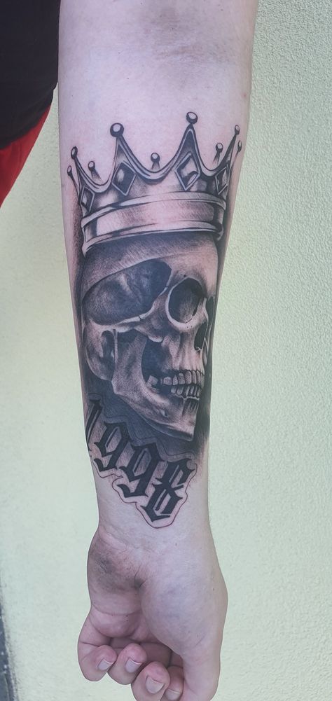 Skull Tattoo With Crown, Skull With Crown Tattoo, Skull With Crown, Skull Crown, Crown Tattoo, Forearm Tattoos, Forearm Tattoo, Hair And Beard Styles, Beard Styles