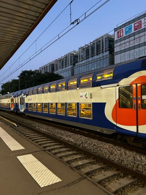 Paris Train Station, Paris Transportation, France Project, Paris Train, France Train, Train Aesthetic, Paris Aesthetic, Speed Training, Paris Paris