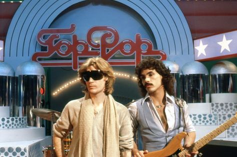 Top of the pops 1975 Top Of The Pops 80s, Hall Oates, Famous Duos, Top Of The Pops, John Oates, Hall & Oates, Daryl Hall, 80's Music, Rich Boy