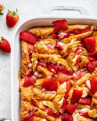 As you can see, my Mom and Mother-in-Love joined me in the kitchen to make my super easy Strawberry Croissant Breakfast Casserole for our early Mother’s Day gathering. You can also see, that we had a pretty good time making it! (ad) This casserole is packed with strawberries and the buttery croissants are filled with a sweet cream cheese that will have your guests thinking that it took hours to make, but you know me, it totally DID NOT. I love making this breakfast casserole when hosting, becaus Strawberry Croissant, Croissant Breakfast Casserole, Croissant French Toast, Cream Cheese Crescent Rolls, Croissant Breakfast, Christmas Morning Breakfast, Easy Strawberry, Strawberry Desserts, Breakfast Recipes Casserole