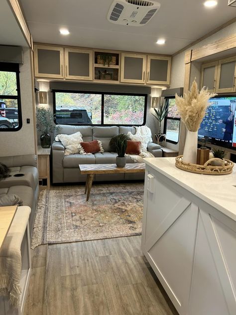 Cozy Trailer Home, Fifth Wheel Decor, Rv Aesthetic Exterior, Boho Camper Decor Travel Trailers, Aesthetic Rv Home, Fifth Wheel Front Living Room Remodel, Rv Renovation Ideas 5th Wheels, Trailor Houses Living Room, Western Camper Decor Travel Trailers