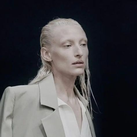 Maggie Maurer on Instagram: "@the.peterdo #SS22 #BTS #hair @mustafayanaz #makeup @aarondemey1 #mood #peterdo" Dune Outfit, Maggie Maurer, The Peterdo, Androgynous People, Peter Do, Targaryen Aesthetic, The Dark One, Human Reference, Dragon Rider