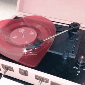 Terrence Loves You, Lovecore Aesthetic, Fotografi Vintage, I'm With The Band, Vintage Americana, Aesthetic Gif, Aesthetic Images, Record Player, Red Aesthetic