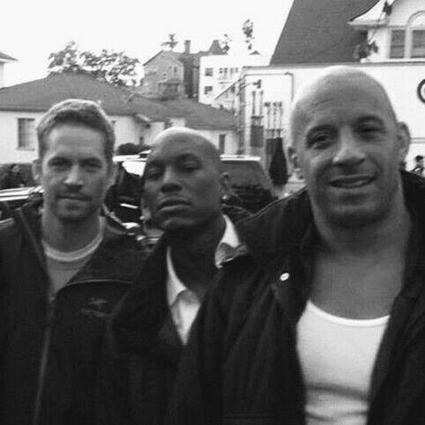 To Fast To Furious, Fast And Furious Cast, Doflamingo Wallpaper, Fast And Furious Actors, Wow Photo, Dominic Toretto, Paul Walker Pictures, The Furious, Vin Diesel