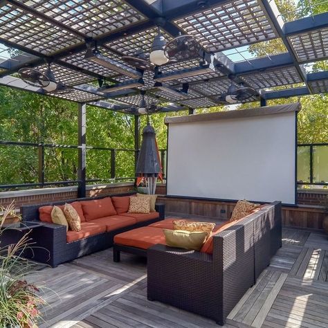 Backyard Movie Night Ideas, Screen Pergola, Pergola Wall, Pergola Modern, Movie Night Ideas, Backyard Movie Party, Pergola Diy, Rooftop Terrace Design, Backyard Movie Nights