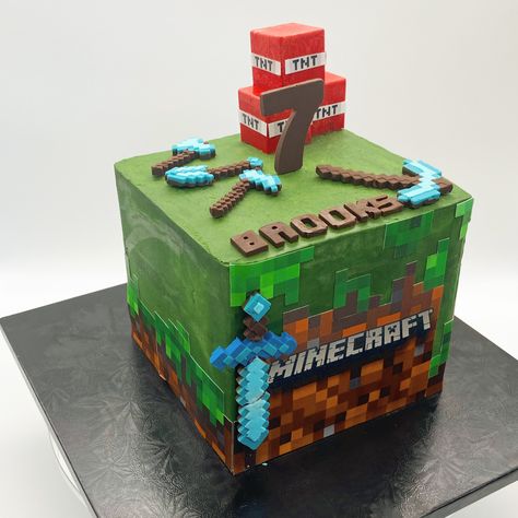 Minecraft Cake Ideas Boys, Mine Craft Cakes Boys, Birthday Cake Minecraft, Minecraft Birthday Cake Buttercream, Minecraft Dort, Minecraft Cake Ideas, Minecraft Block Cake, Minecraft Cake Square, Minecraft Square Cake Ideas