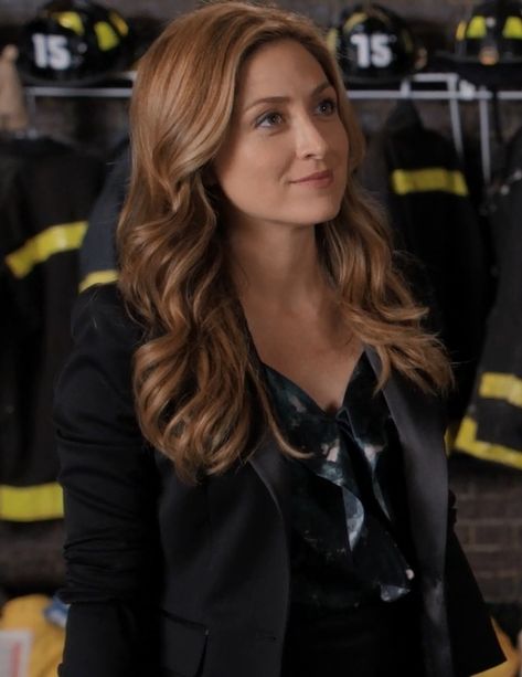 Maura Isles Hair, Maura Isles Outfits, Sarah Alexander, Maura Isles, Detective Shows, Sasha Alexander, Angie Harmon, Detective Series, Soft Classic