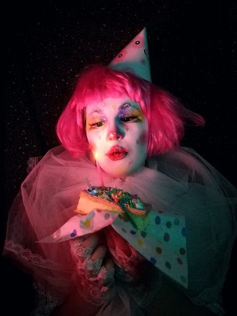 Clown Portrait Photography, Birthday Clown Photoshoot, Mime Photoshoot, Birthday Reference, Clown Photography, Clown Birthday Party, Clowncore Makeup, Clown Photoshoot, Cute Clown Costume