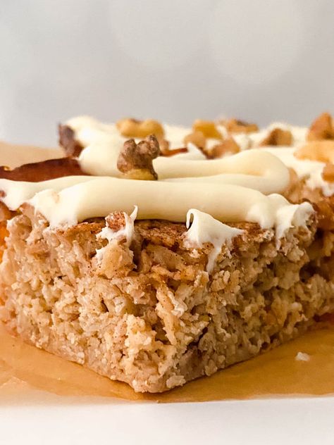 Homemade Oatmeal Bars (Quaker Copycat Recipe) Oatmeal Squares Recipe, Copycat Bobo's Oat Bars, Soft Baked Oatmeal Squares, Soft Baked Oatmeal Bars, Homemade Oatmeal Bars, Quaker Oats Recipes, Chewy Oatmeal Bars, 2024 Diet, Peanut Butter Breakfast Bar