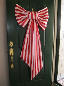 The Craft Tutor: How to Make a Big Bow Alice In Wonderland Dinner Party, Diy Big Bow, Wonderland Dinner Party, Alice In Wonderland Dinner, Fabric Bow Tutorial, Door Bows, Diy Wreath Bow, Wreath Sash, Door Bow