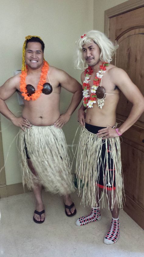 Quick and Easy Halloween Costumes: Grab a coconut bra, grass skirt, and a flower lei and you're all set to be a hula girl! Hawaiian Costume Ideas, Chicken Joe Costume, Coconut Costume, Tiki Party Outfit, Quick And Easy Halloween Costumes, Beach Fancy Dress, Hula Girl Costume, Hawaiian Themed Outfits, Quick N Easy Halloween Costumes