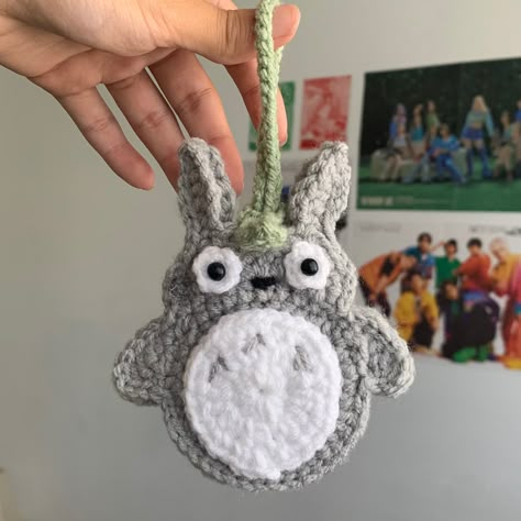 Studio Ghibli Crochet, Crochet Mini Totoro, Crochet Ghibli Keychain, Crochet Fluffy Totoro, Ghibli Keychain, Totoro Plush Crochet Pattern, Totoro Crochet, Crochet Keychain Totoro, Crochet Keychain Ideas