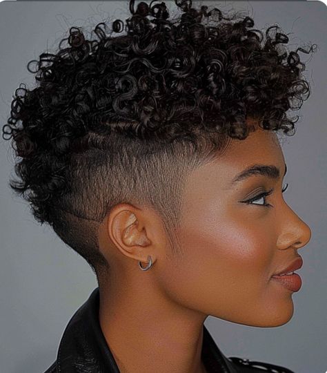 Curly Hair Fade Women, Faded Sides Women Black, Short 3c Curly Hair Pixie Cuts, Women With Round Faces, Short Haircuts For Black Women, Master Barber, Natural Afro, Haircuts For Black Women, Tapered Haircut